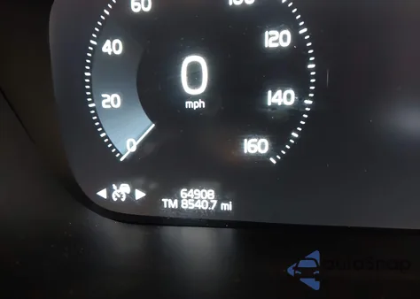 2020 Volvo Xc60 T5 R-Design z USA, uszkodzony, nr VIN YV4102RMXL1575918